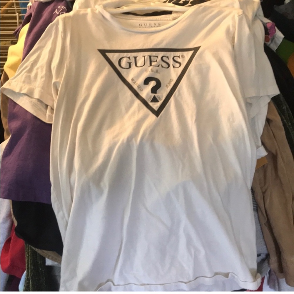 White guess jeans tshirt
